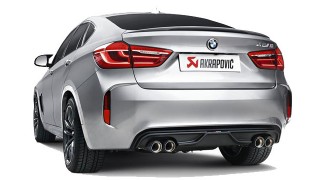 Akrapovič Evolution per BMW X5 M e BMW X6 M: progettato per migliorare l’estetica e aumentare la sensazione di guida sportiva.