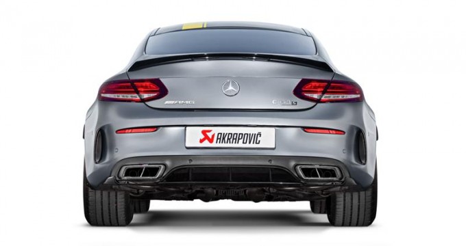 Akrapovič e nuovi impianti: si aggiunge la coupé alla stupefacente serie C 63 della Mercedes-AMG