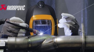 Motorquality e Automoto.it insieme in Akrapovic: ecco com’è fatto lo scarico “Made in Slovenia”.