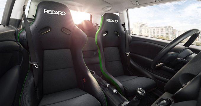 Sedile RECARO Pole Position: ideale per guida sportiva su strada!